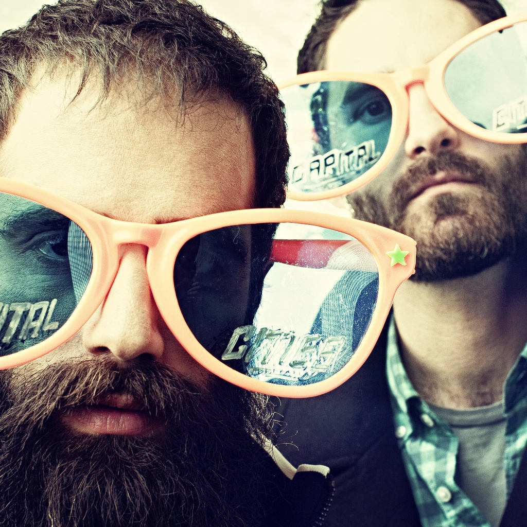 Capital Cities в очках