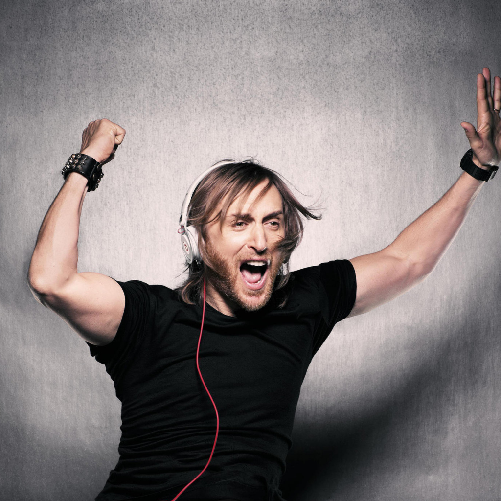 David Guetta в наушниках