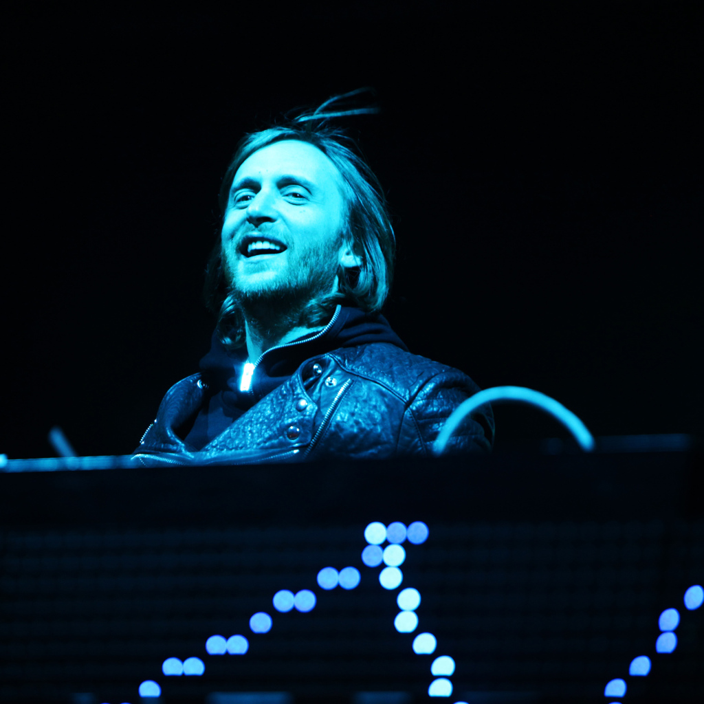 David Guetta смеется