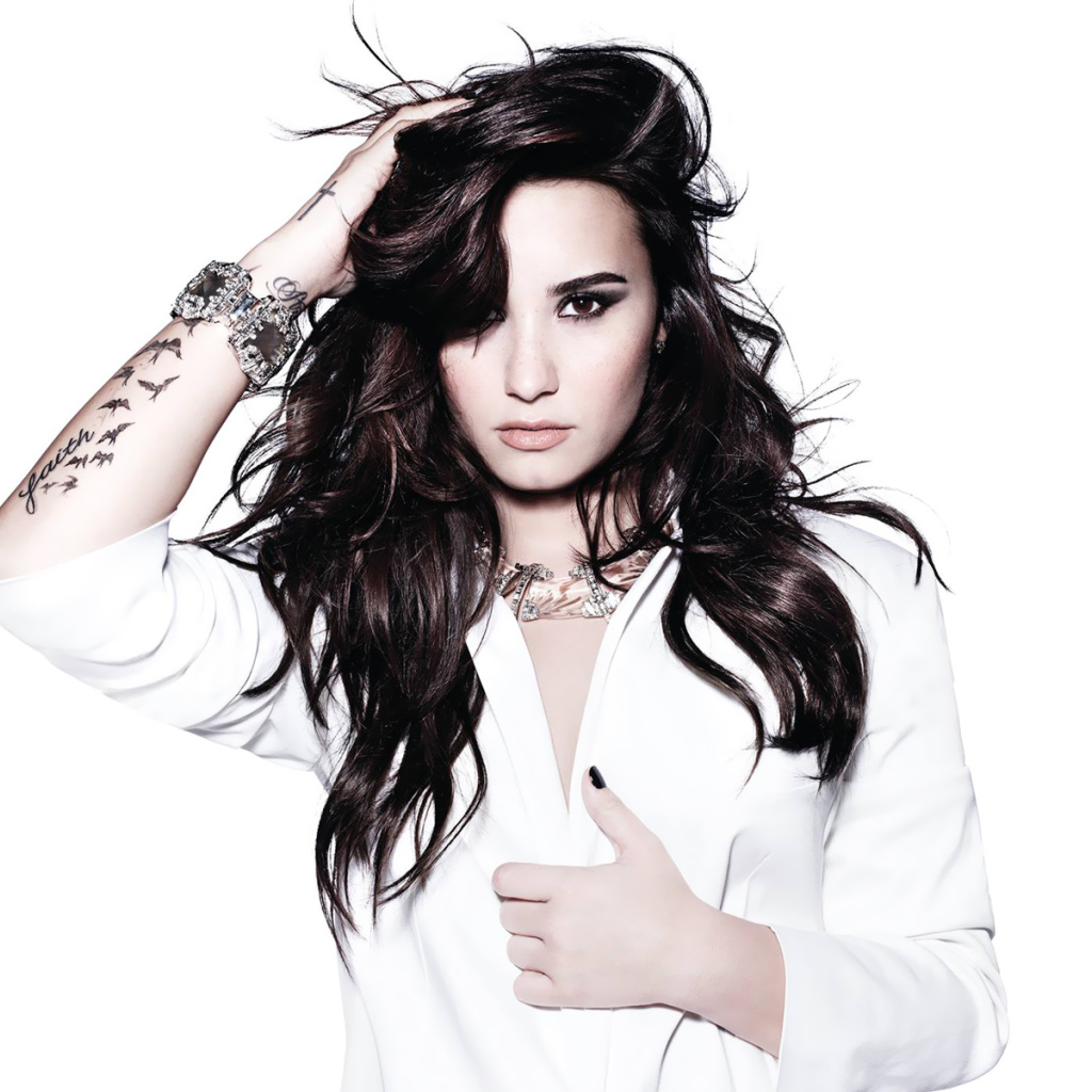 Demi Lovato на белом фоне