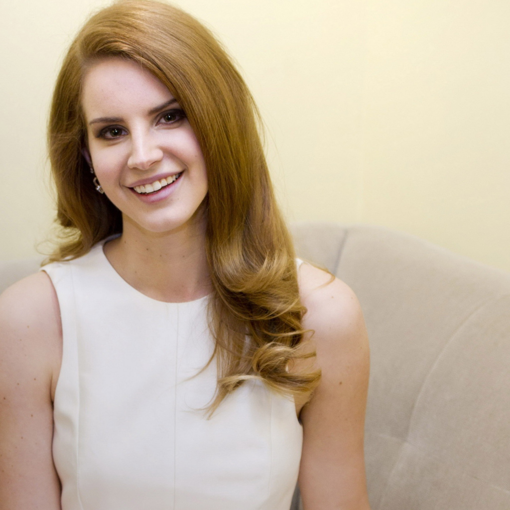 Lana Del Rey очаровательная улыбка