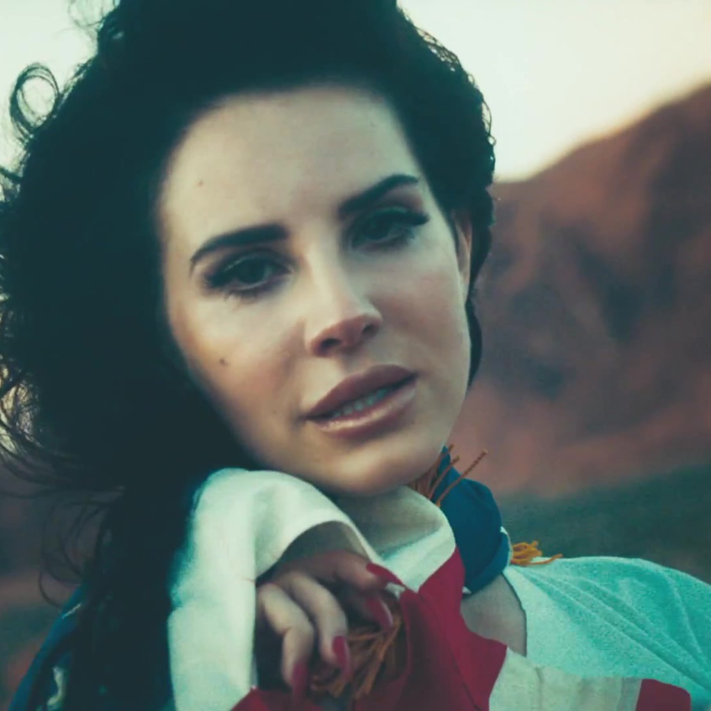 Lana Del Rey на ветру