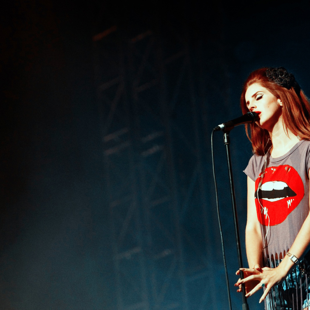 Lana Del Rey поет новую песню