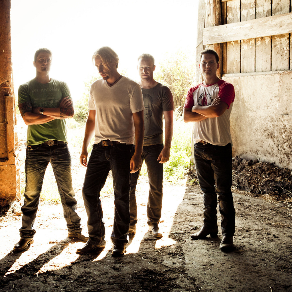 Никэлбек в сарае