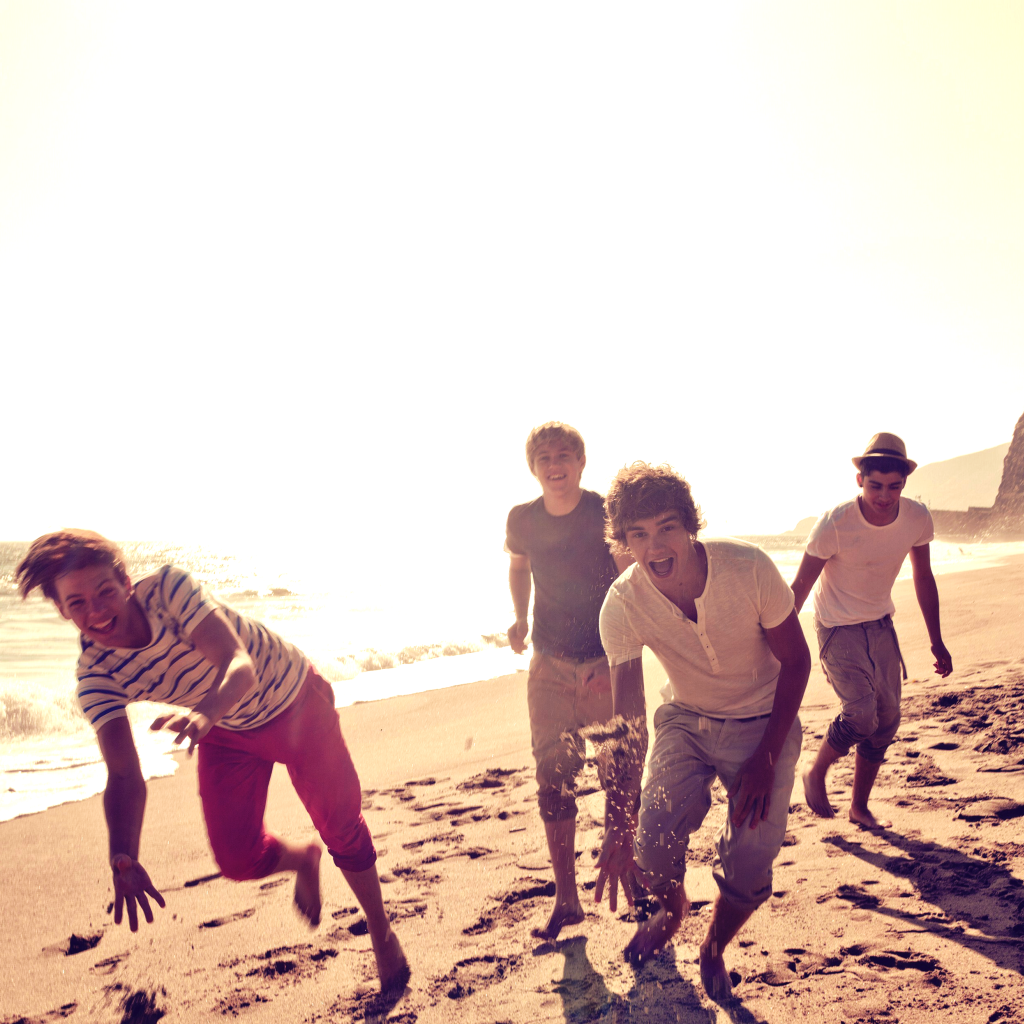 One Direction на пляже
