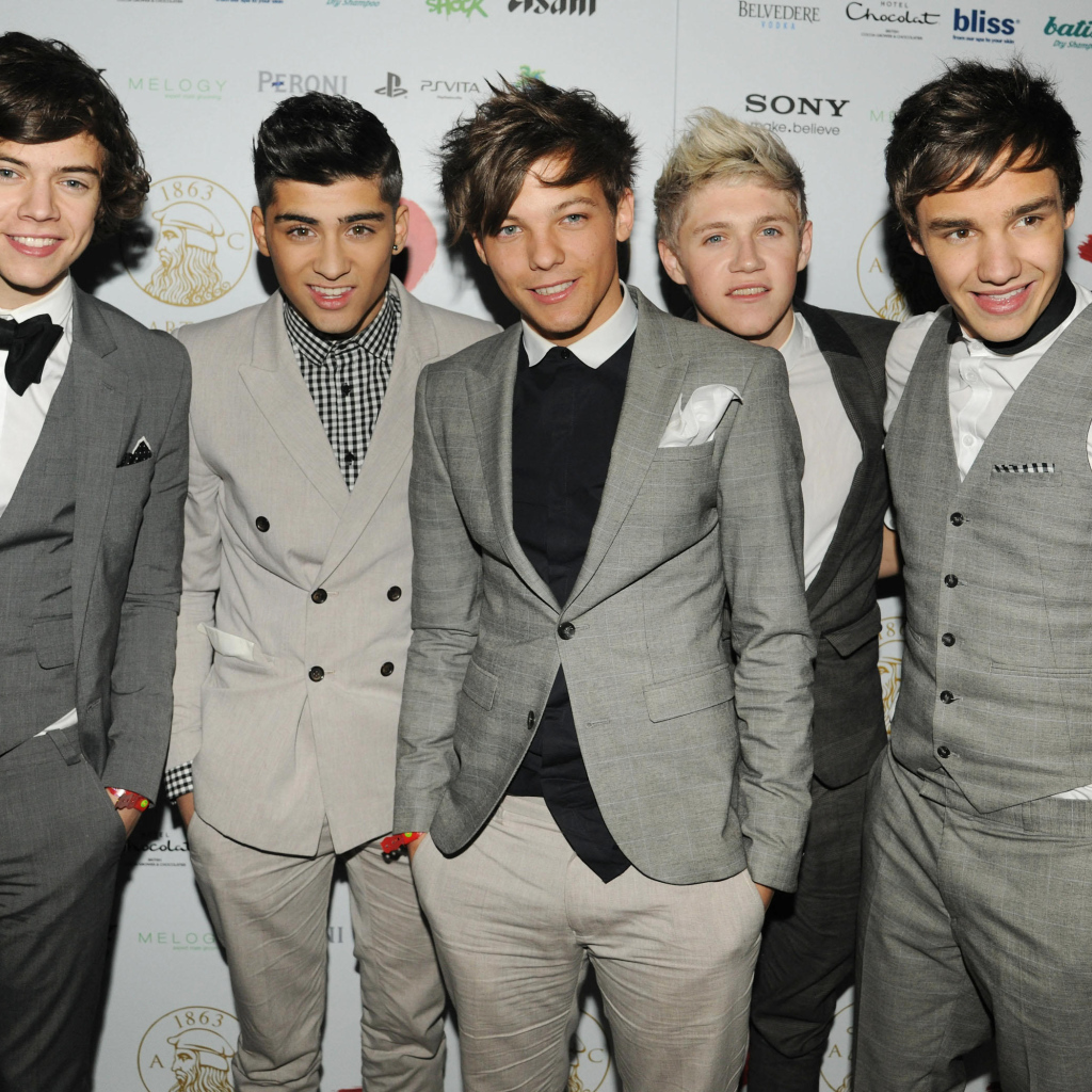 One Direction в костюмах