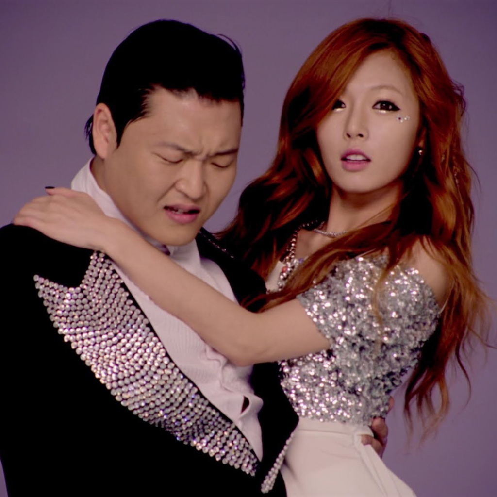 PSY с девушкой из клипа
