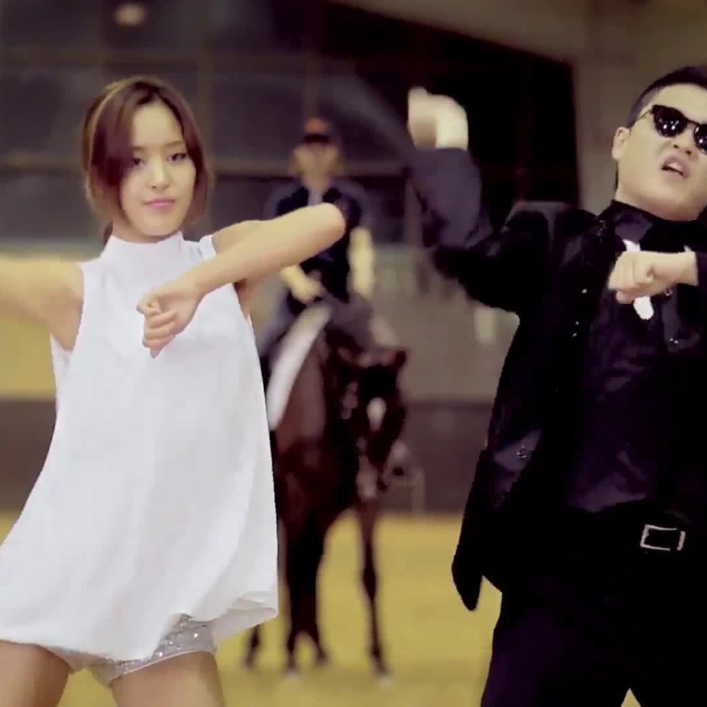 PSY танцует с девушкой