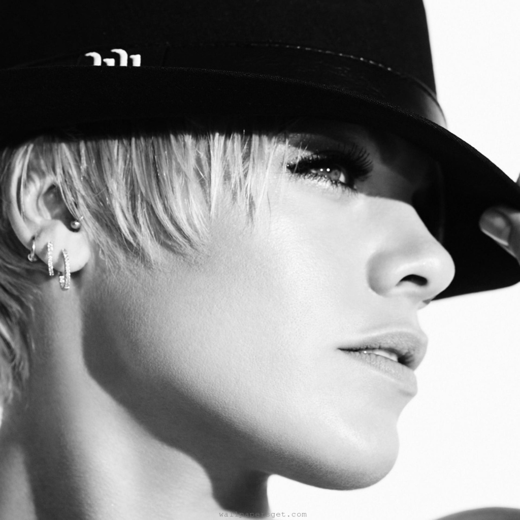 Pink в шляпке