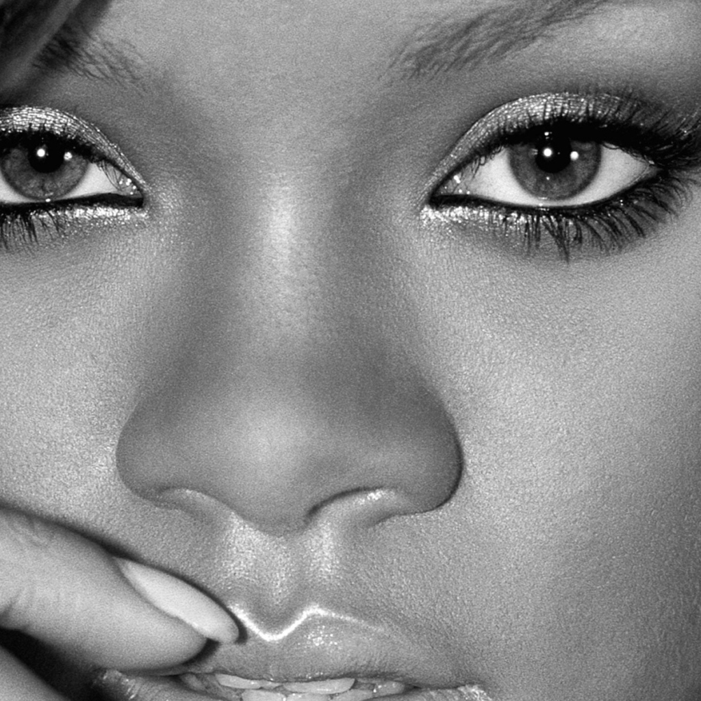 Rihanna глаза крупным планом