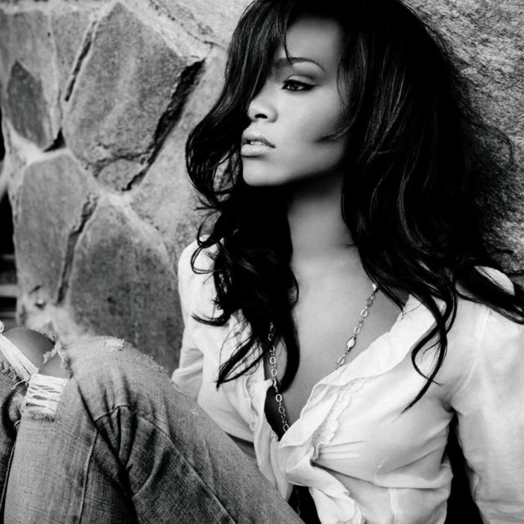 Рианна позирует для новых обоев HD