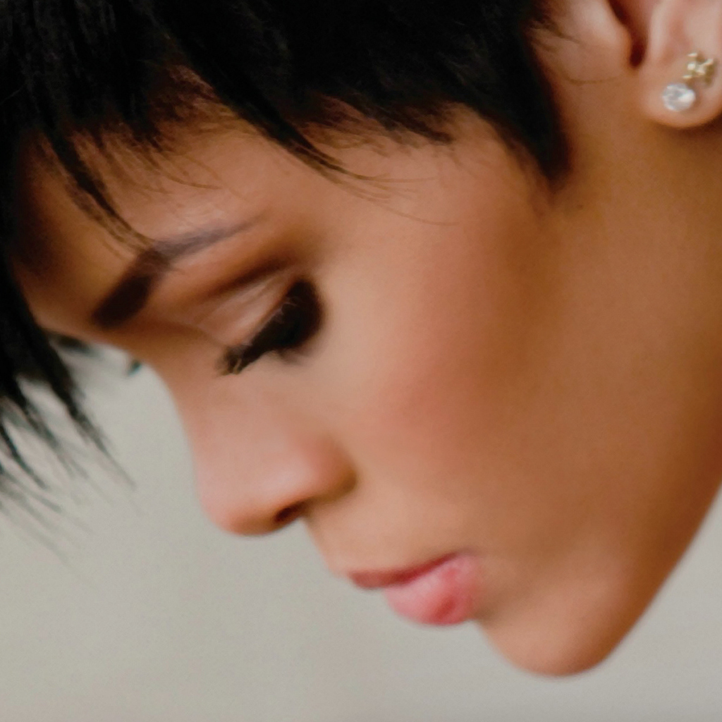 Rihanna короткие волосы