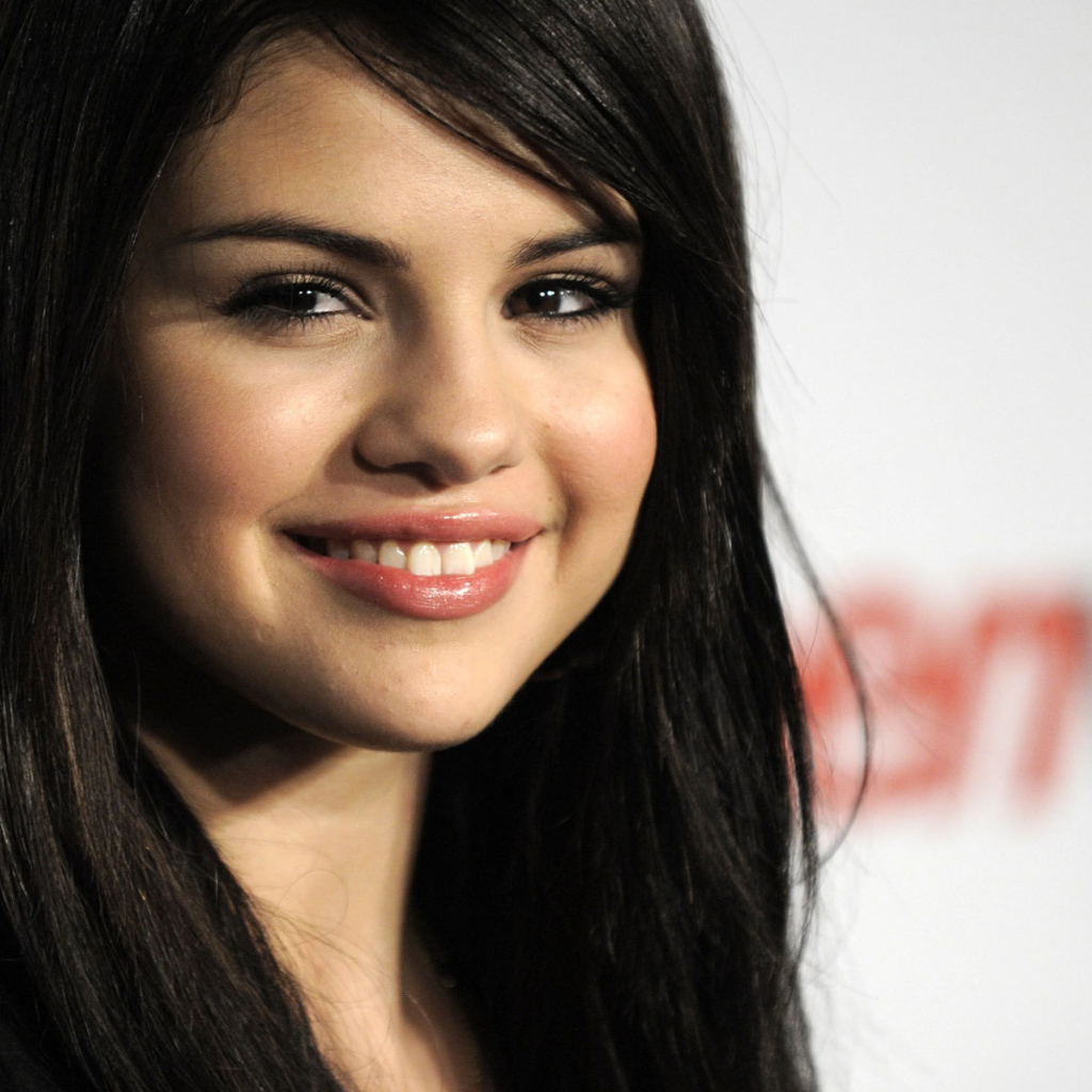 Певица Селена Гомез на церемонии награждения