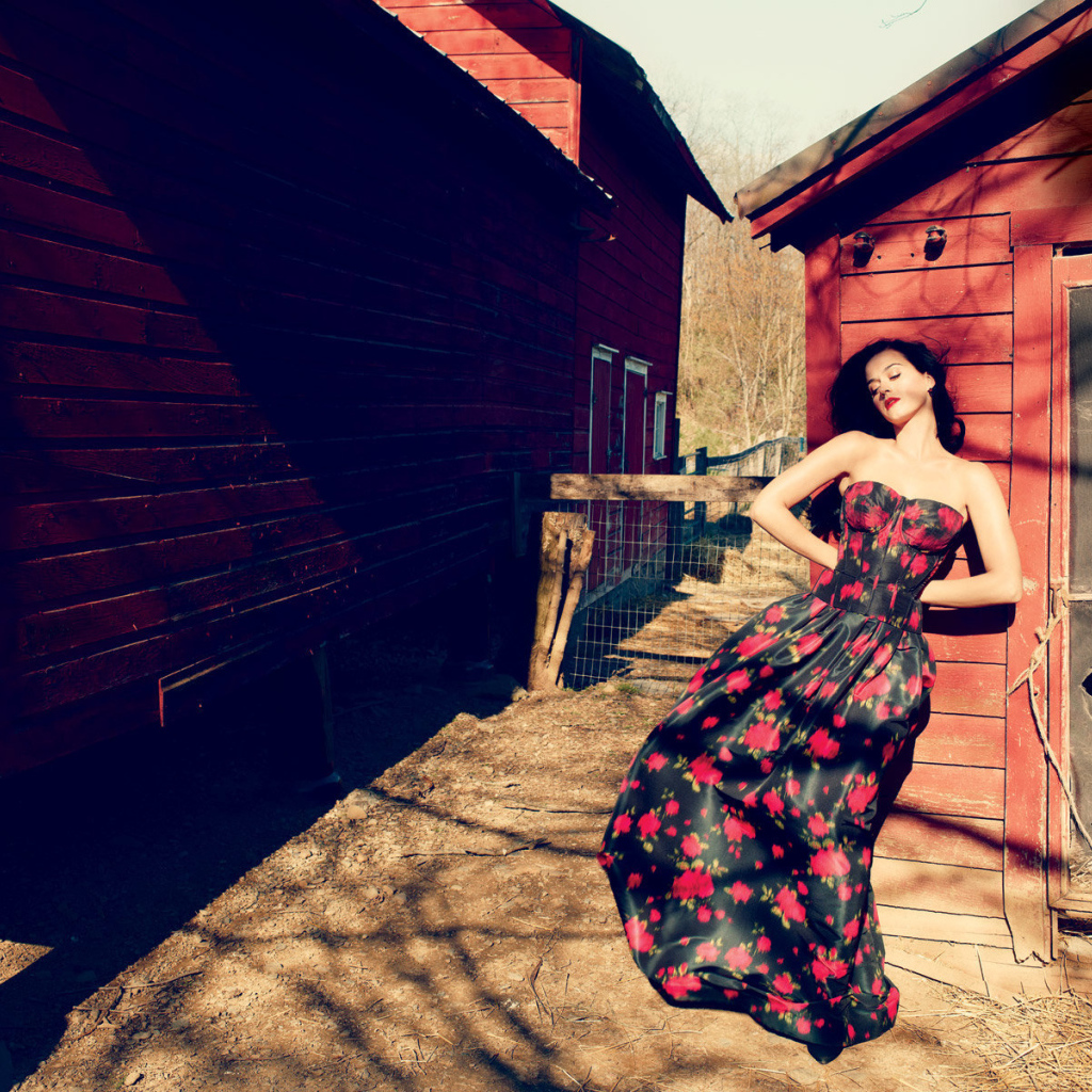 Певица Кэти Перри в красивом платье, новая фотосессия