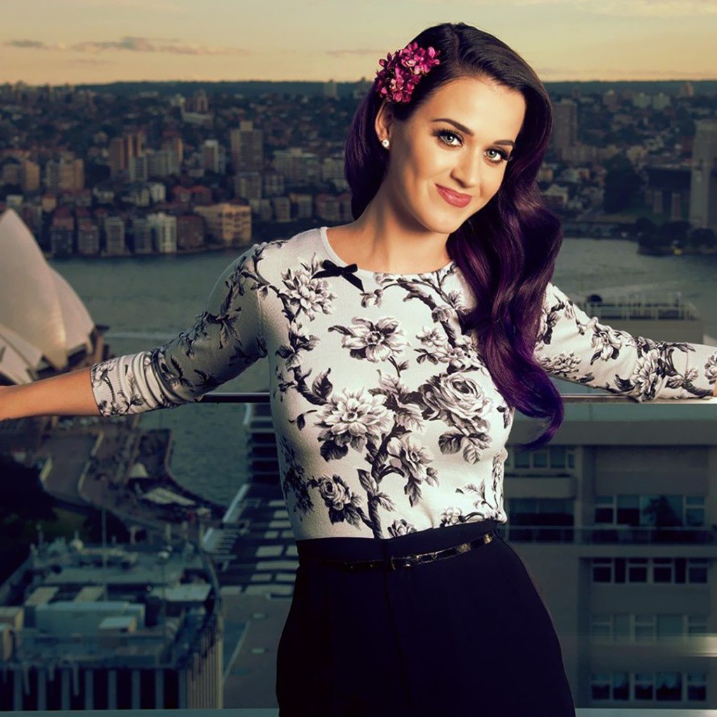 Певица Кэти Перри на фоне Сиднея