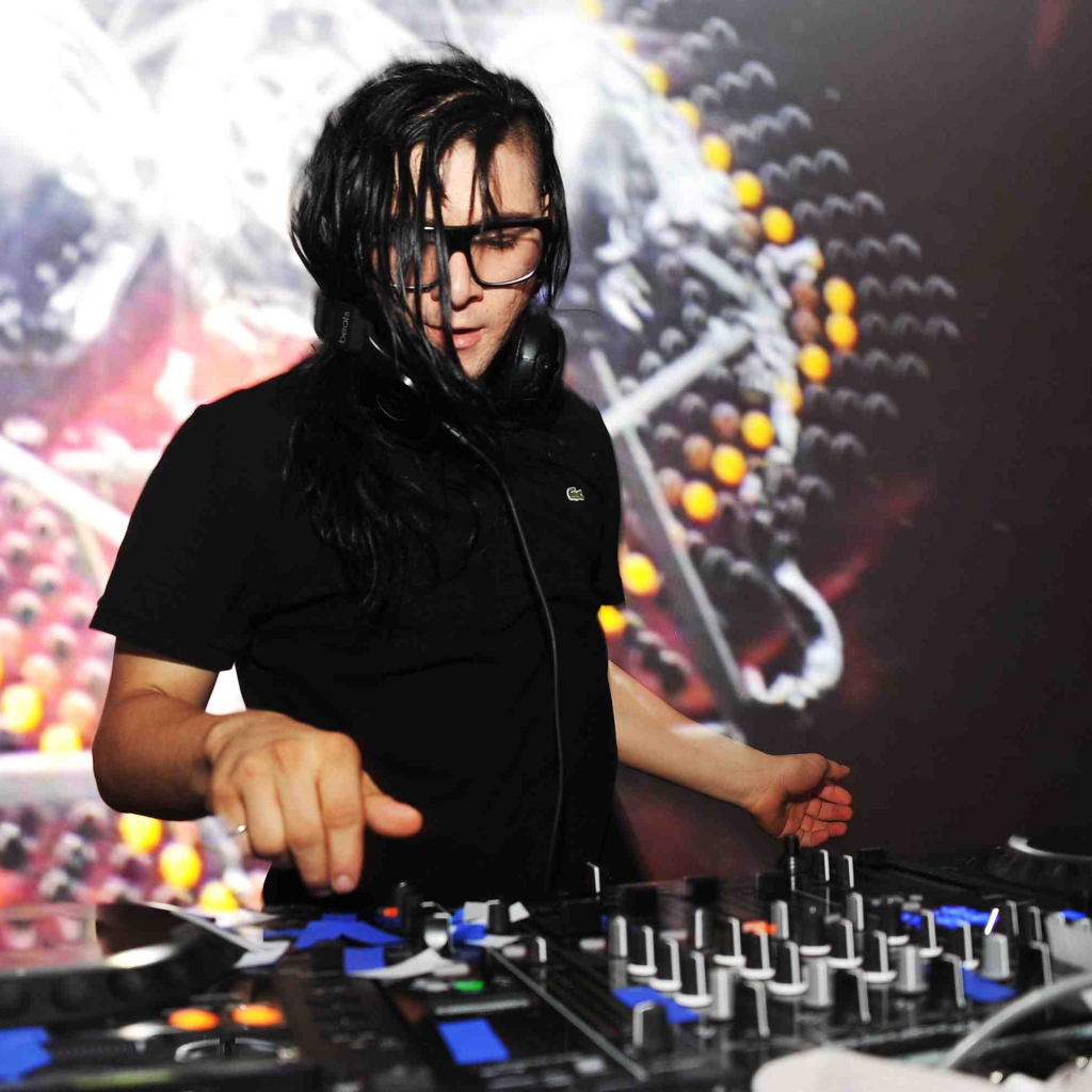 Skrillex играет новые треки