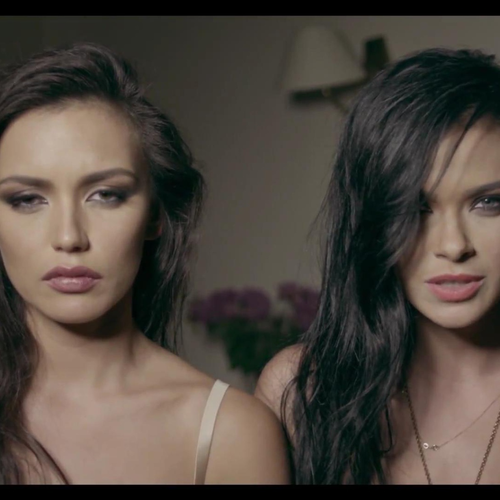 Группа Серебро поет песню Мало тебя