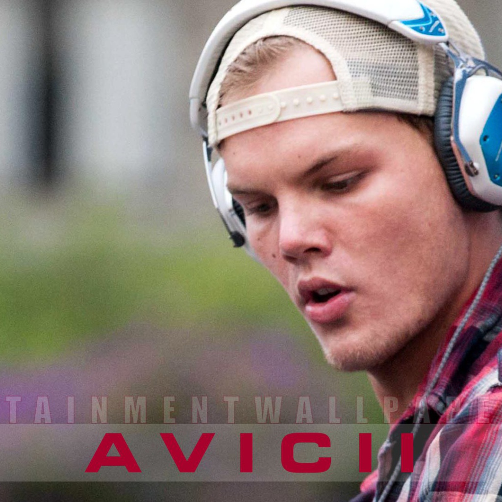 Avicii в наушниках