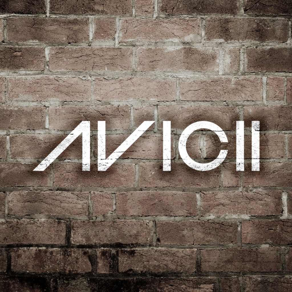 Avicii на фоне кирпичей