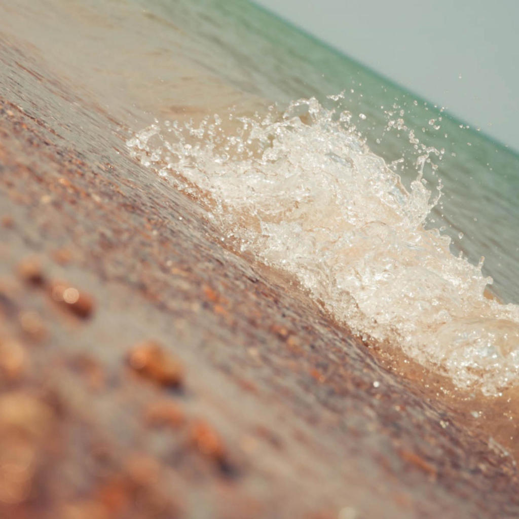 Волна у пляжа