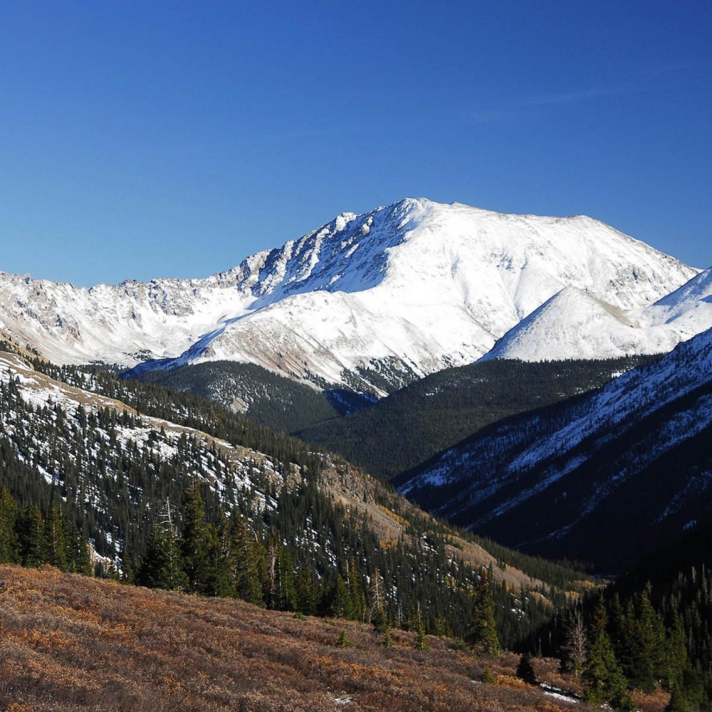 Белые горы на горизонте