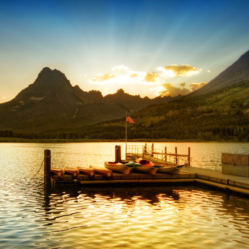 Лодки у озера