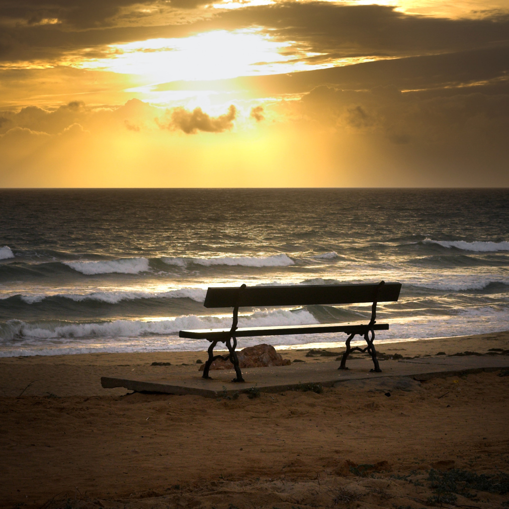 Лавочка на пляже