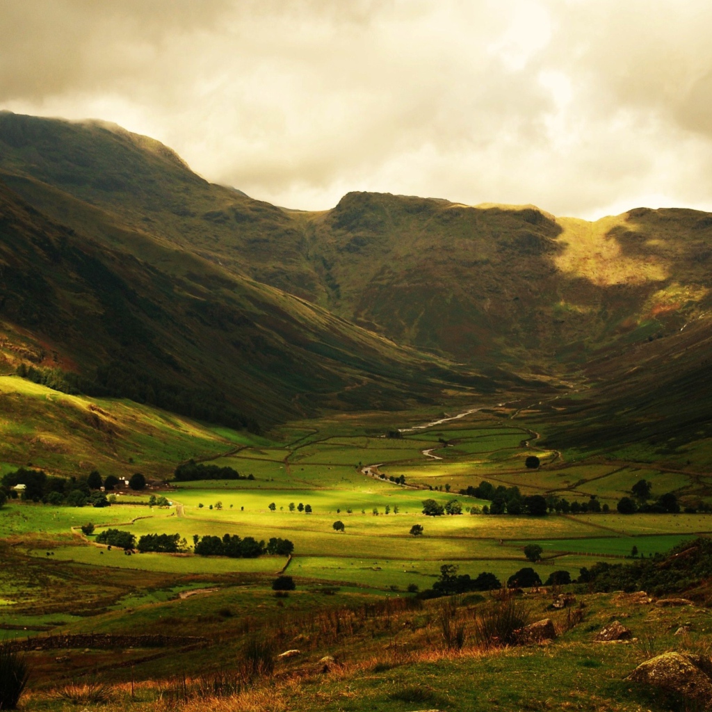 На долину надвигаются тучи
