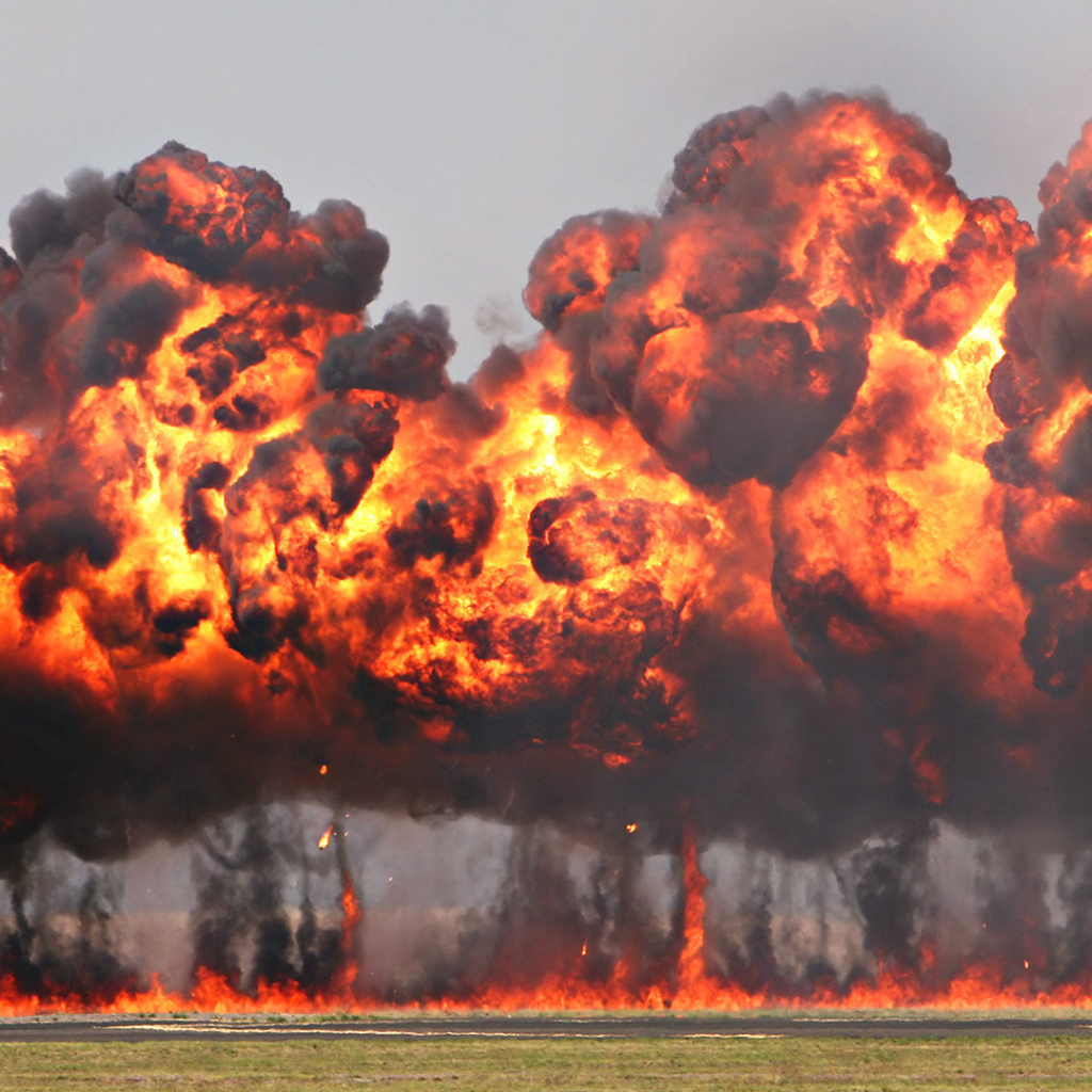 Взрыв напалмовых бомб