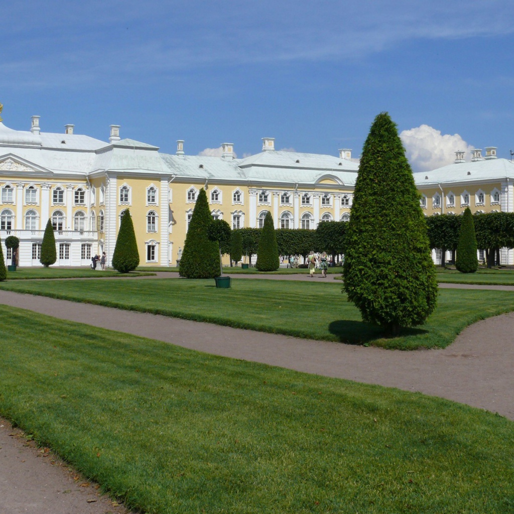 Красиво подстриженные деревья