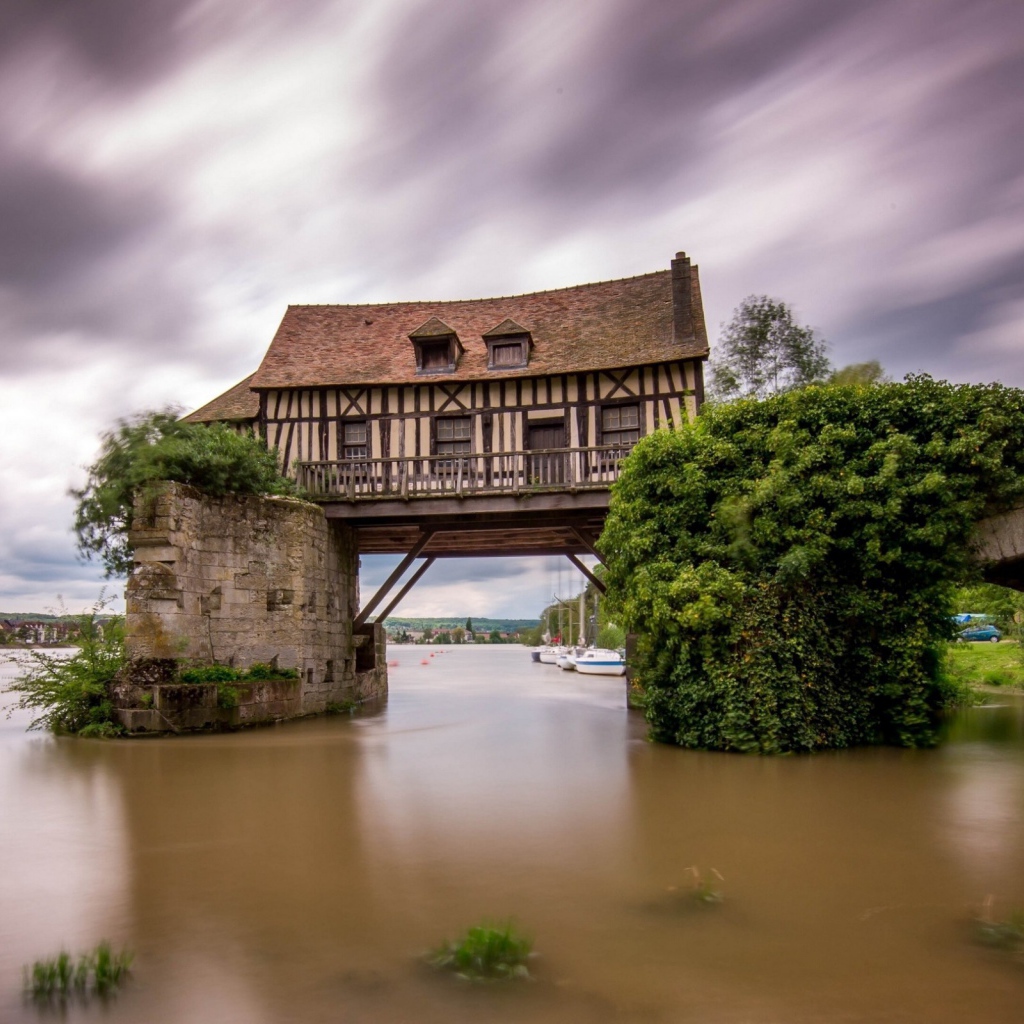 Дом над водой