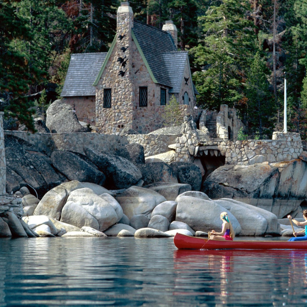 Озеро Тахое с лодкой