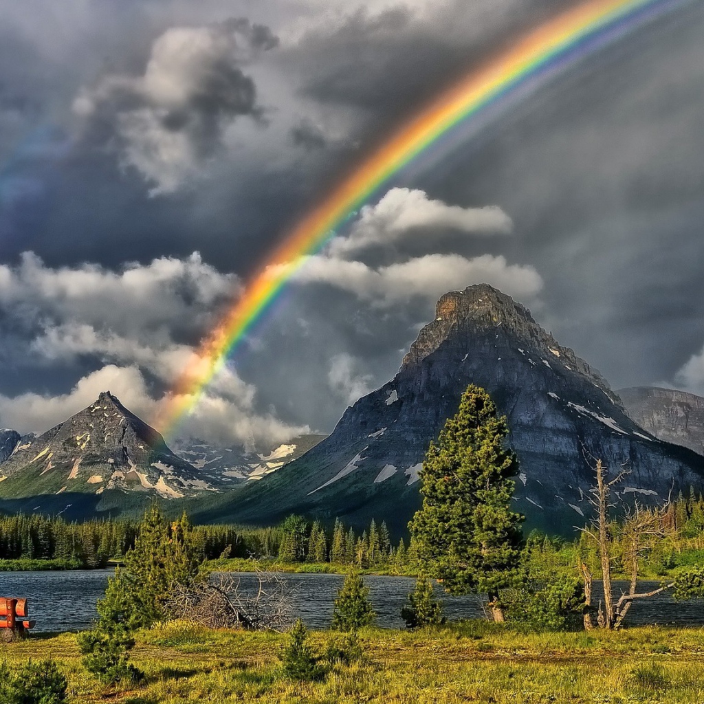 Радуга над горным озером