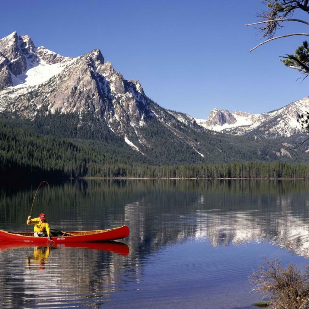 Рыбак на каное