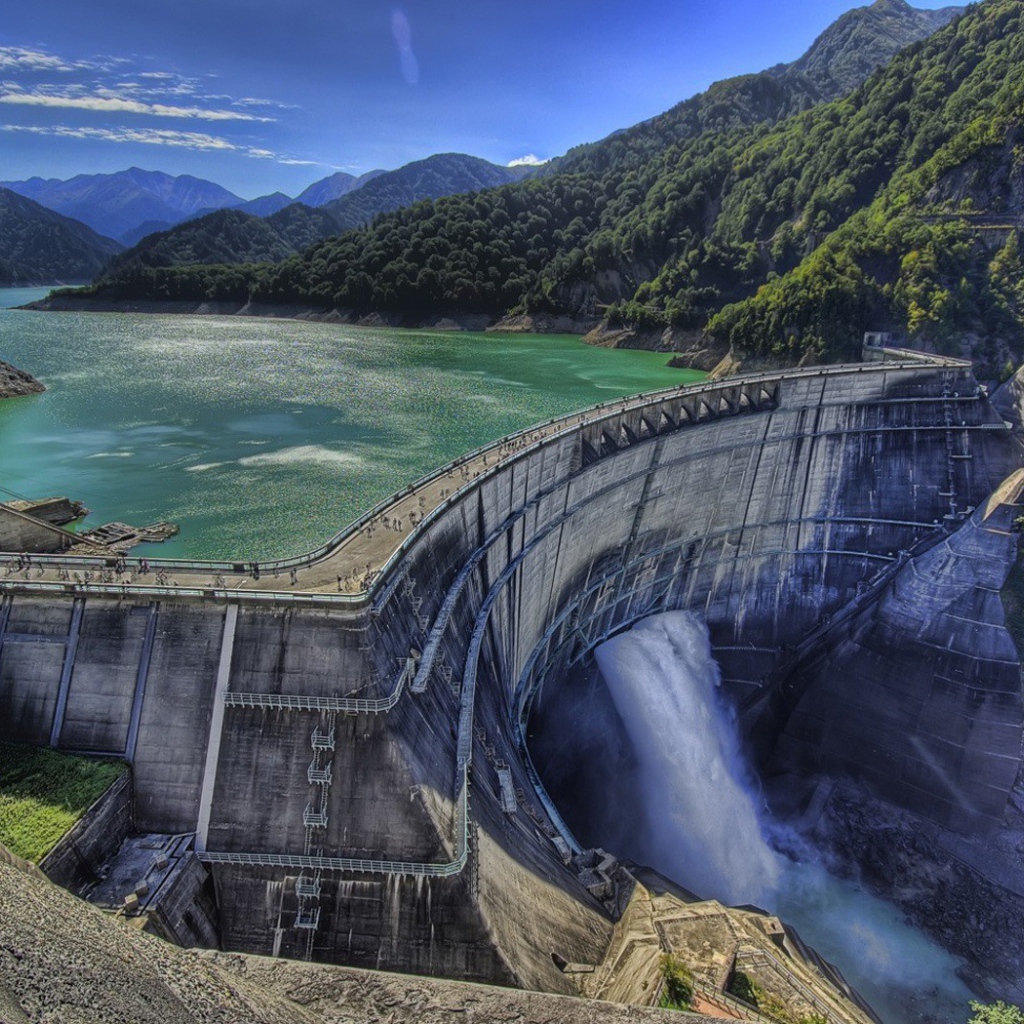 Плотина на реке Куробе