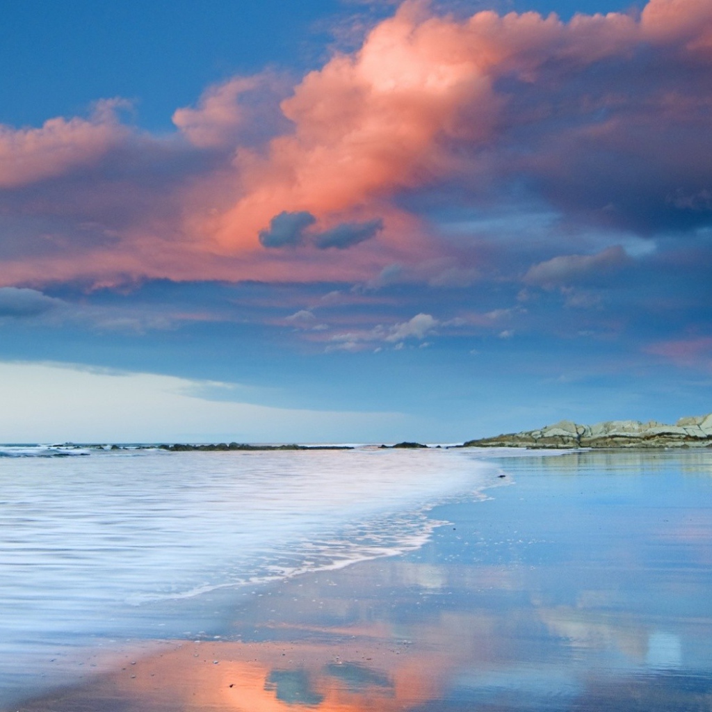 Красивые облака  над морем