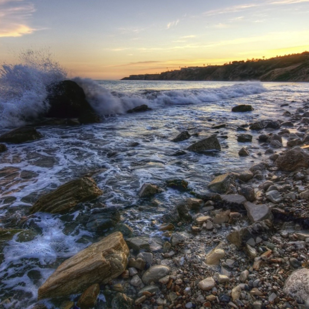 Каменистый берег моря