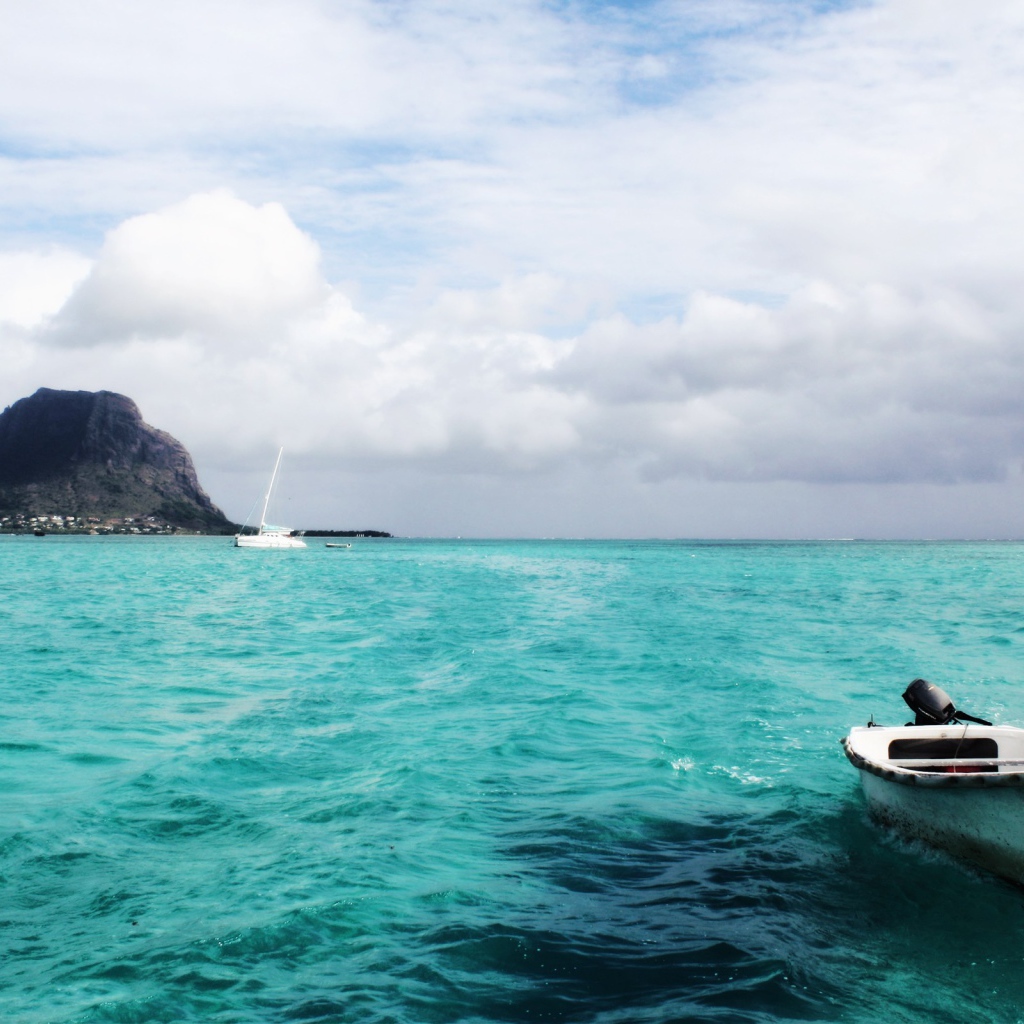 Бирюзовое море