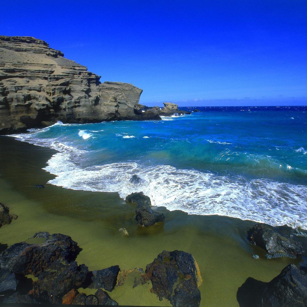 Дикий морской берег