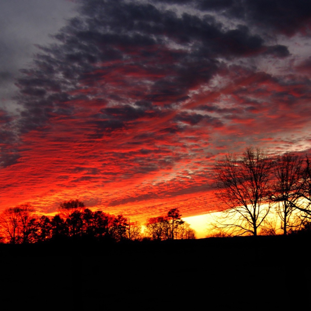 Багровые облака на закате