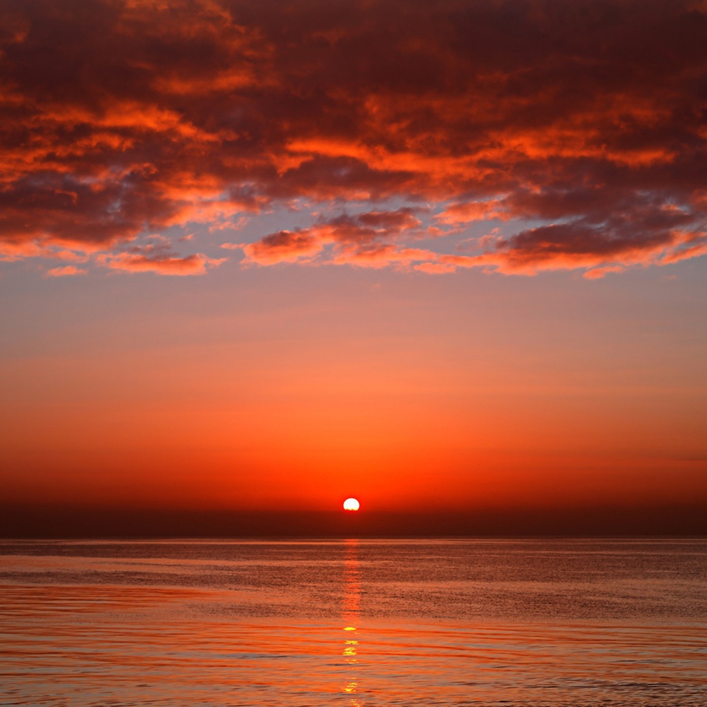 Закат в море