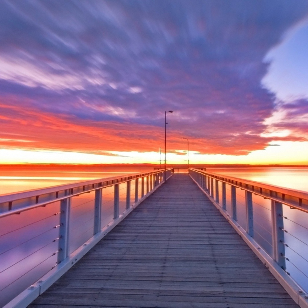 Закат над причалом