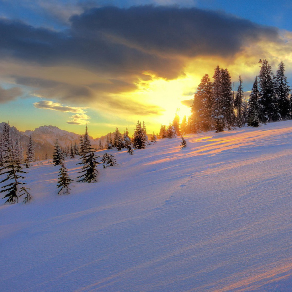 Закат на склоне горы