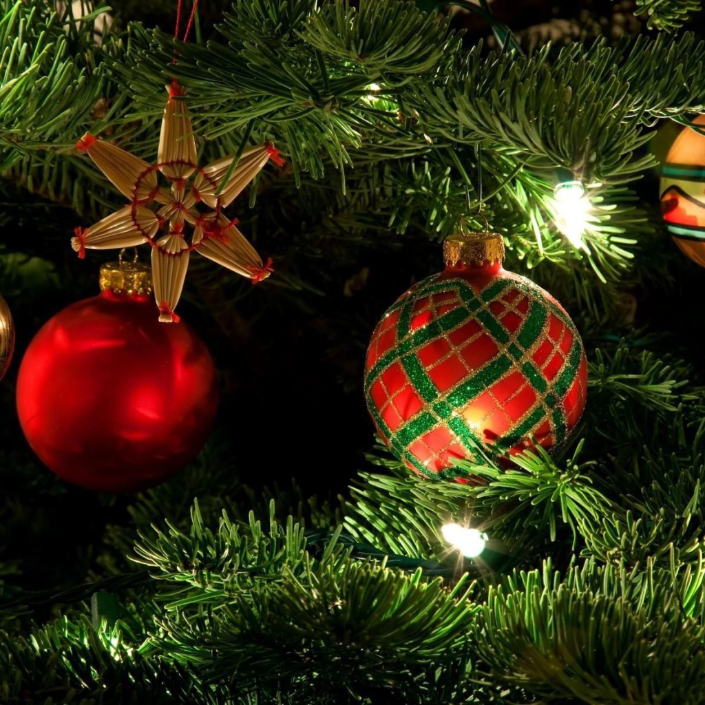 Елочные игрушки из стекла