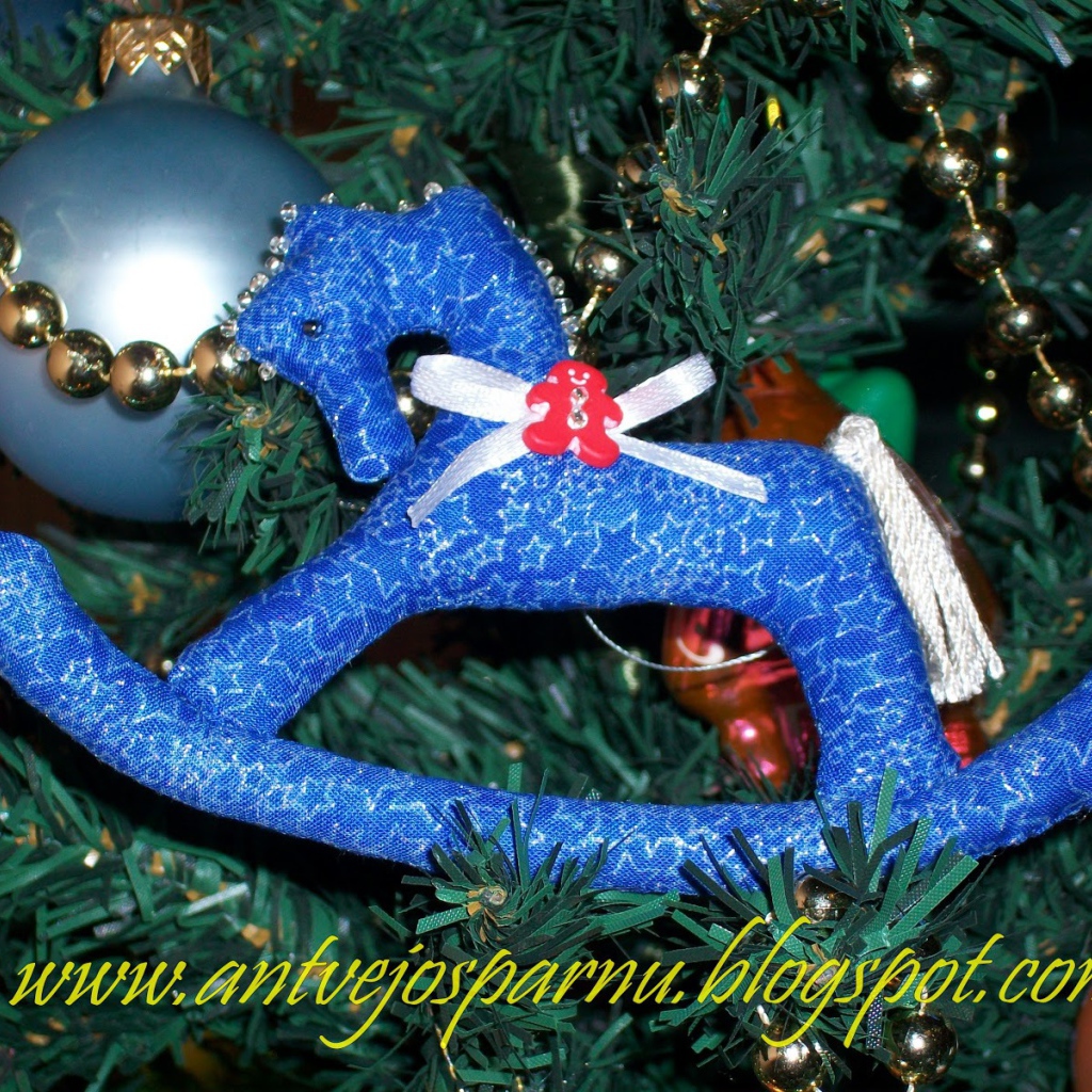 Елочная игрушка лошадка качалка