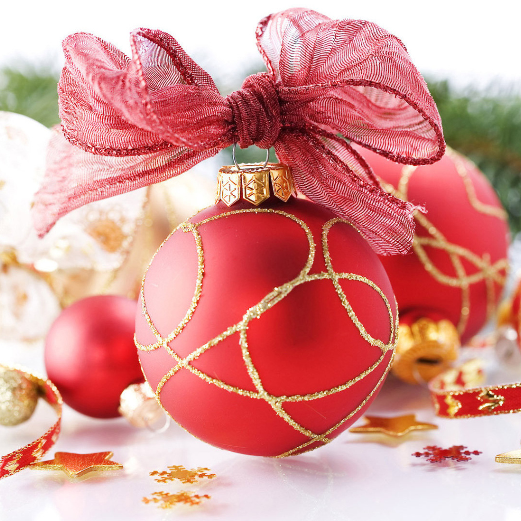 Елочные игрушки шарики