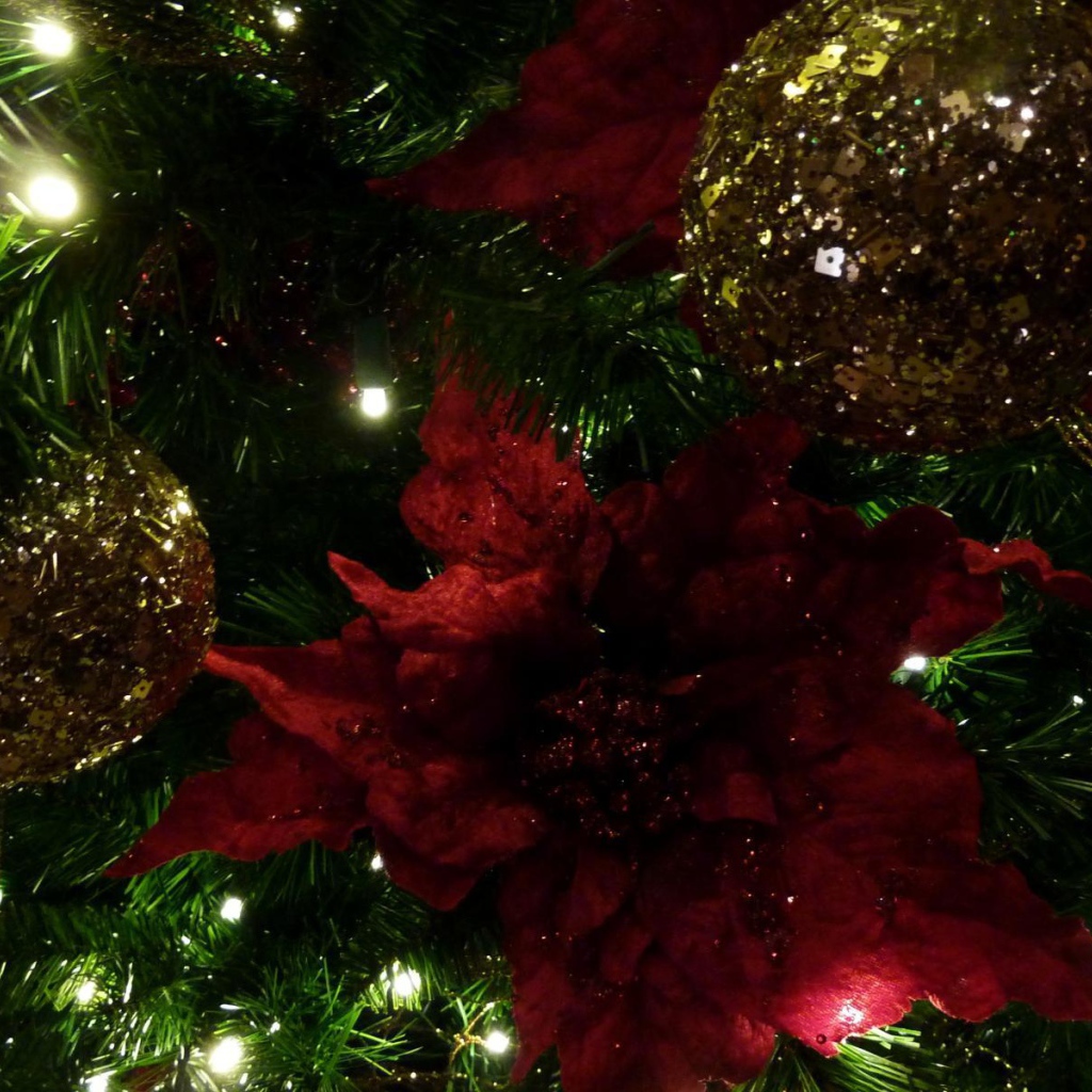 Темная Новогодняя елка