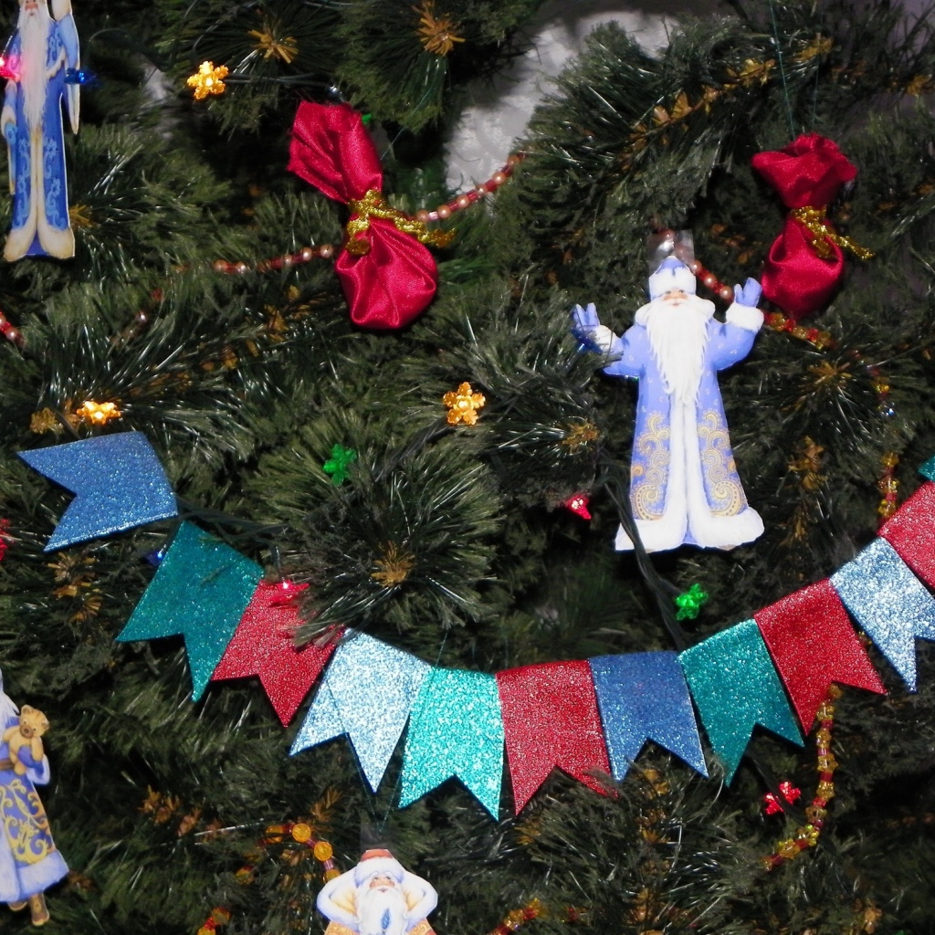 Гирлянды на елку