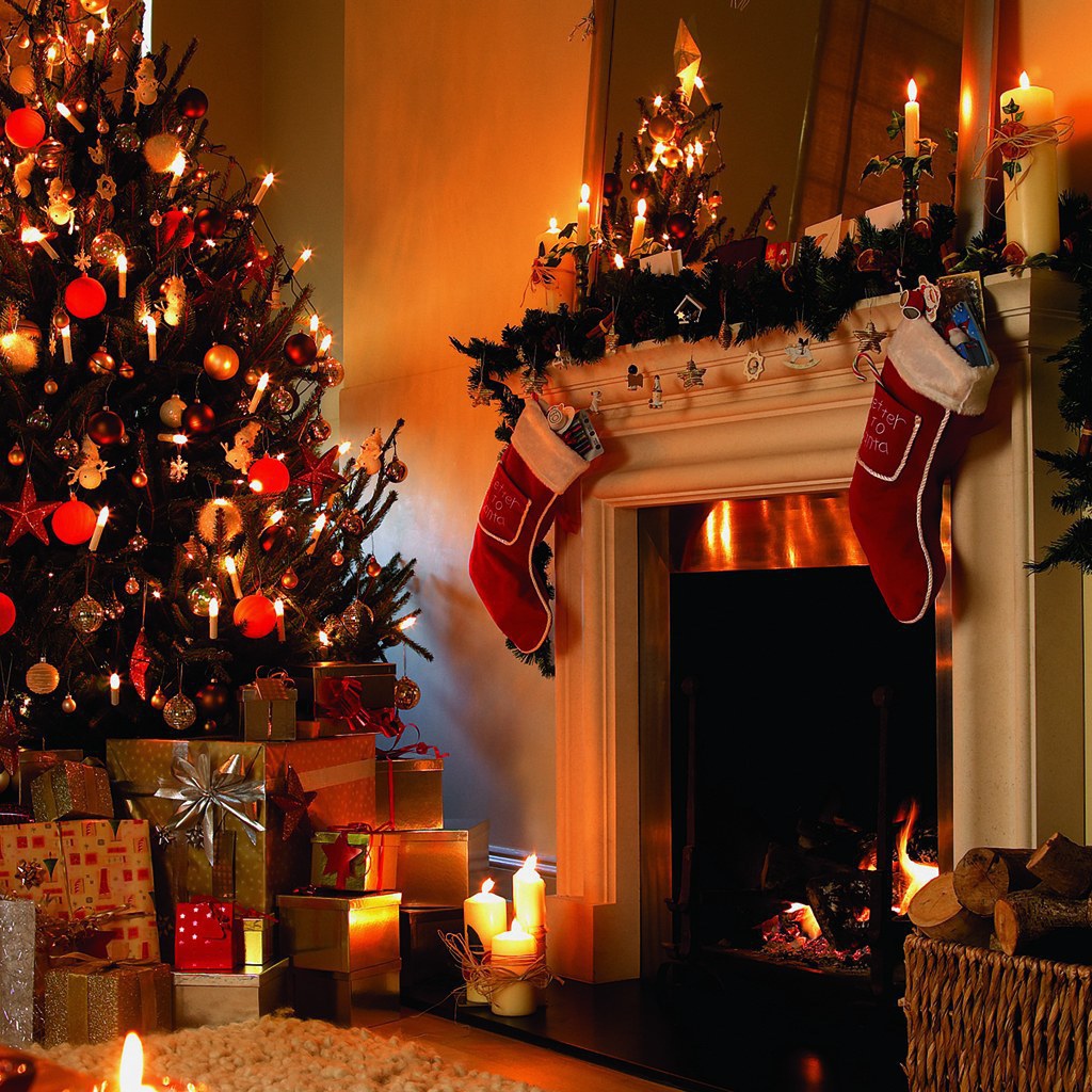 Подарки для детей под новогодней елкой в 2014 год лошади