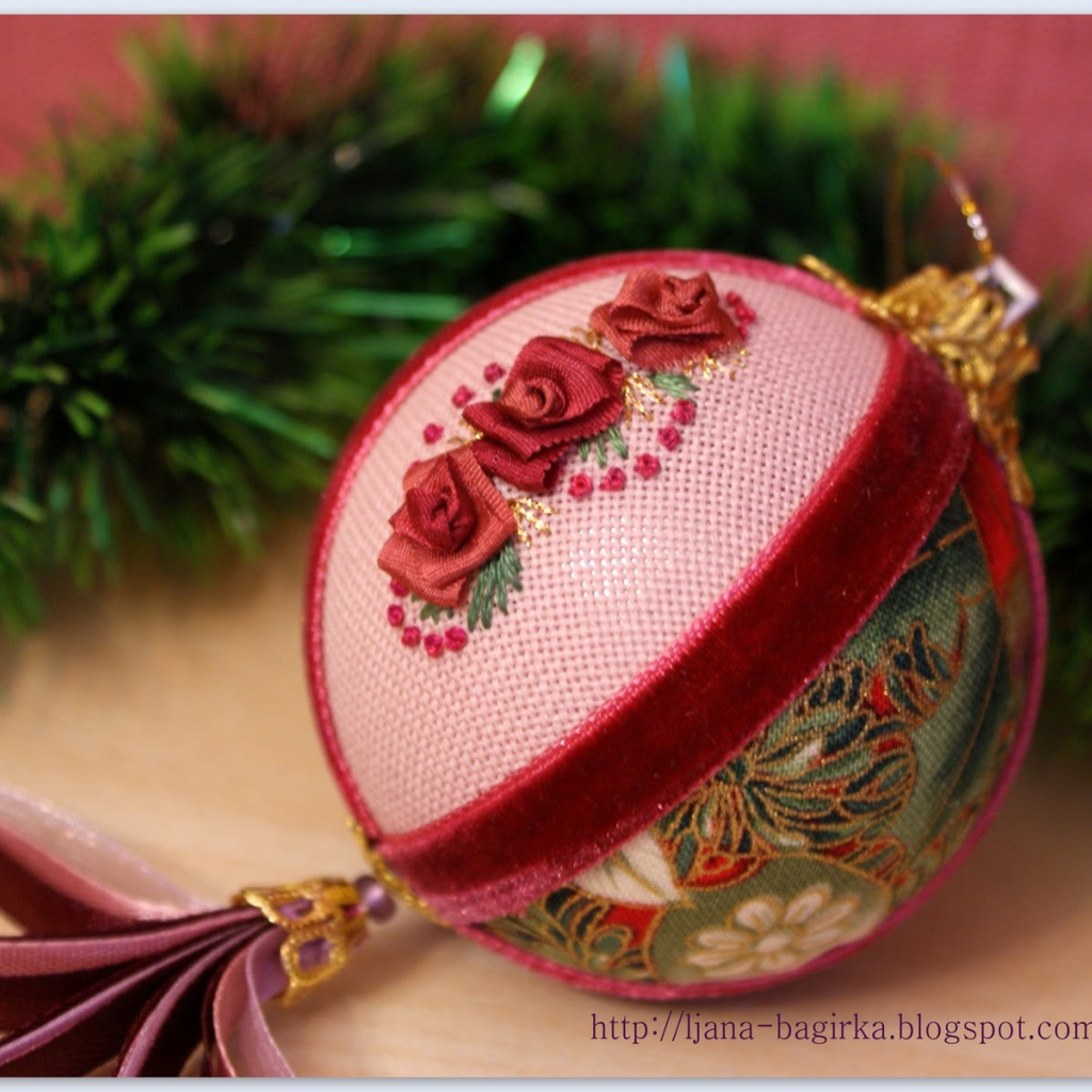 Pучные елочные игрушки